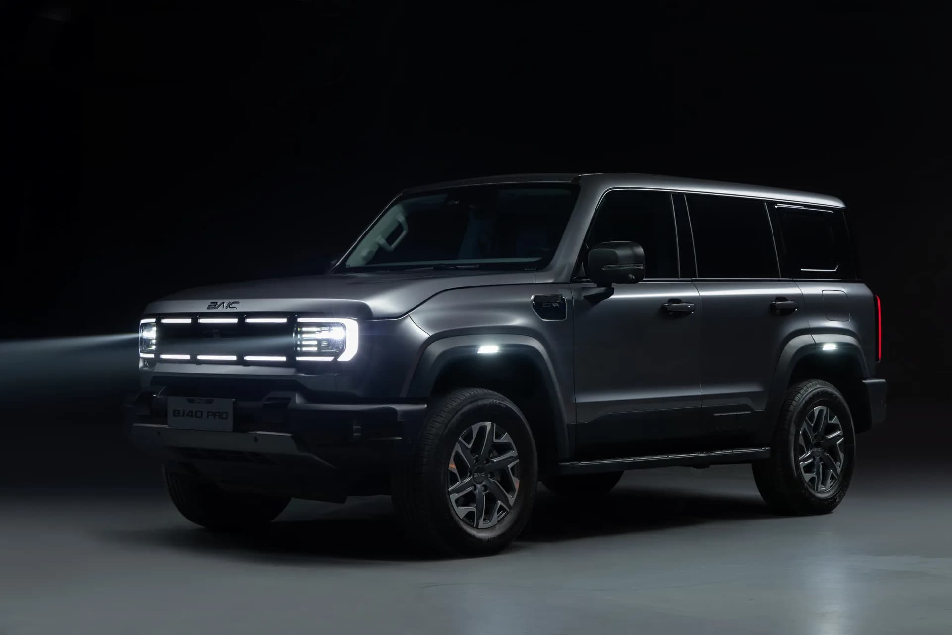 BJ 40 PRO — pilt 1